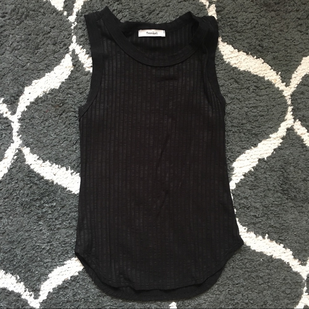 Black crop tank